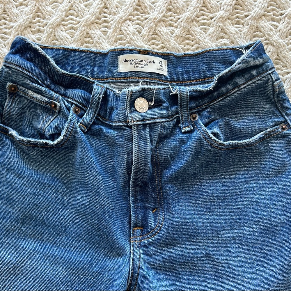 A&F The 90’s Straight Jean